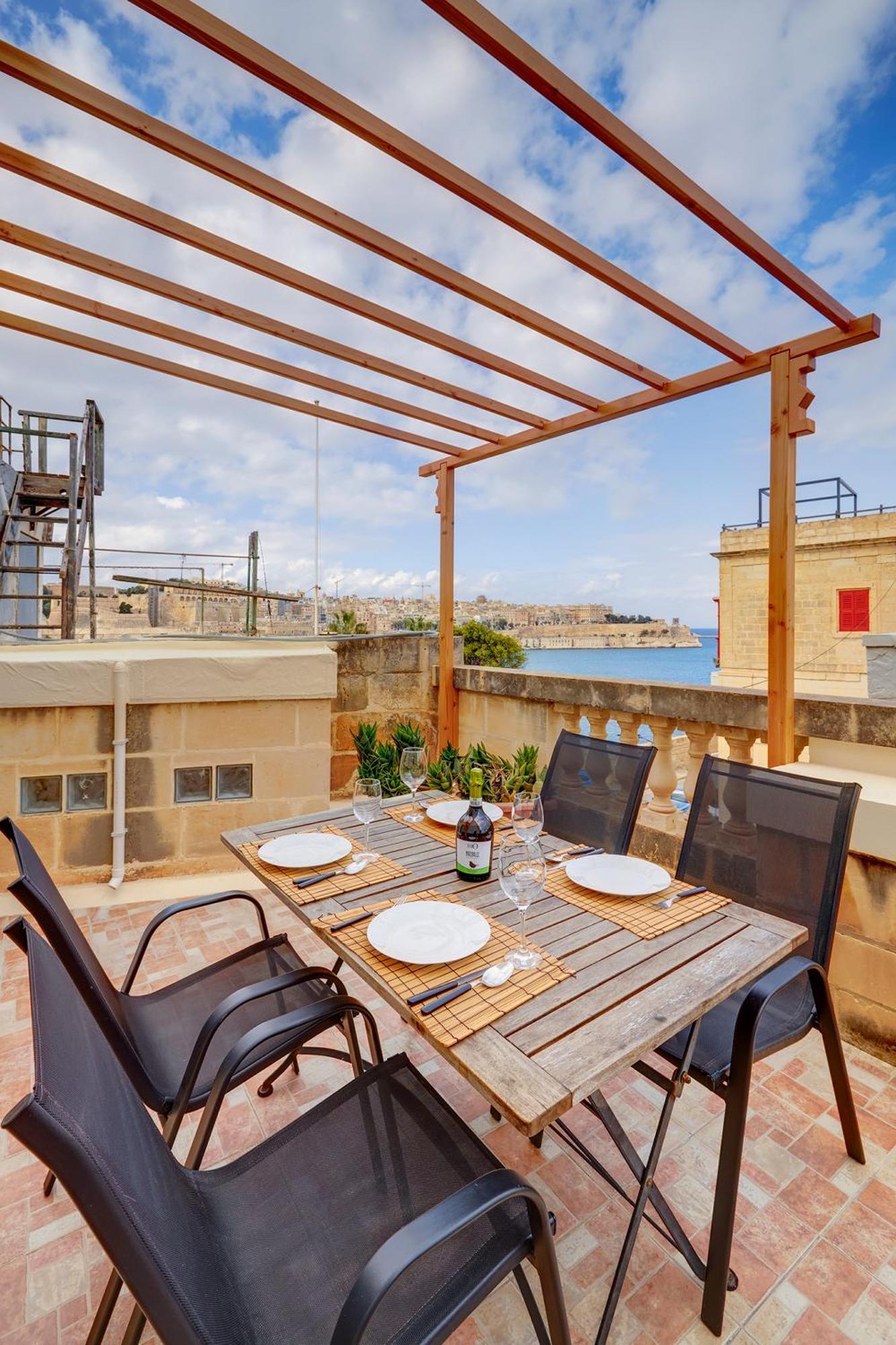 Traditional Maltese Townhouse, Roof Terrace And Views Senglea Exterior photo